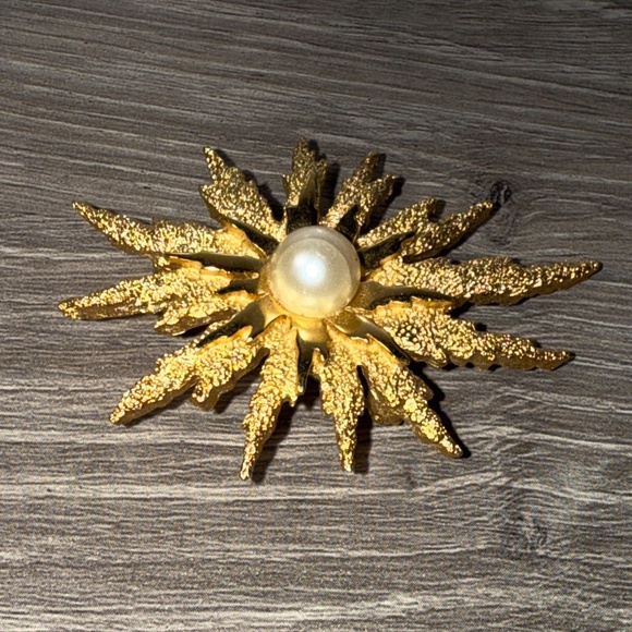 Alfred Philippe Crown Trifari Starburst Sunburst Brooch Goldtone Pin Vintage - Picture 3 of 10